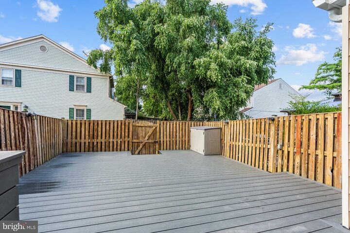 Property Photo: 7860 Parthian Court VA 22153