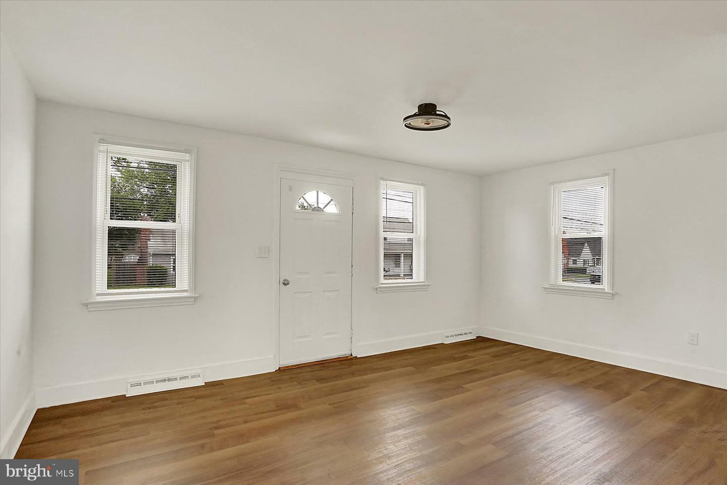 Property Photo: 522 E Simpson Street PA 17055