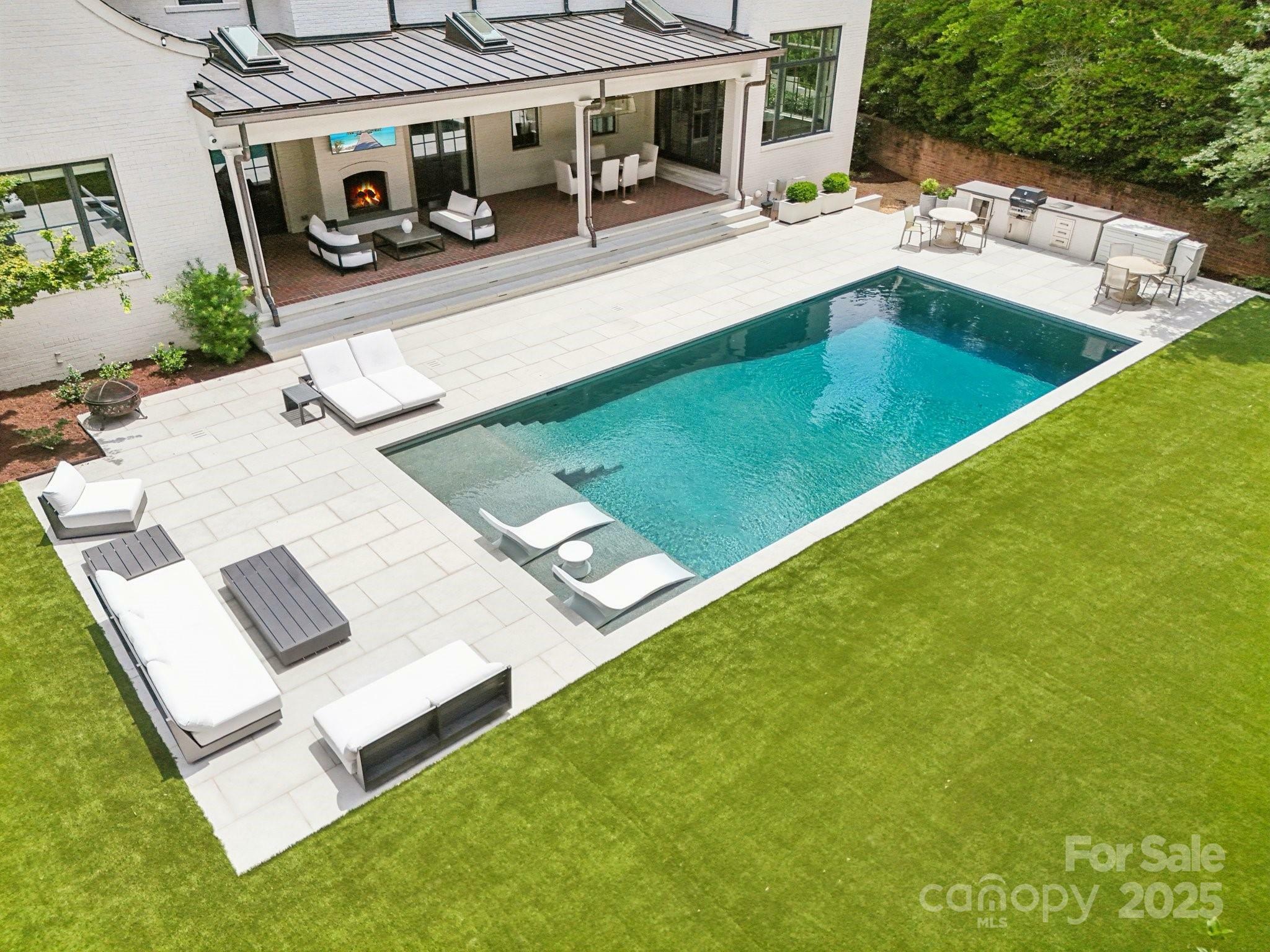 Property Photo: 2215 Cortelyou Road NC 28211