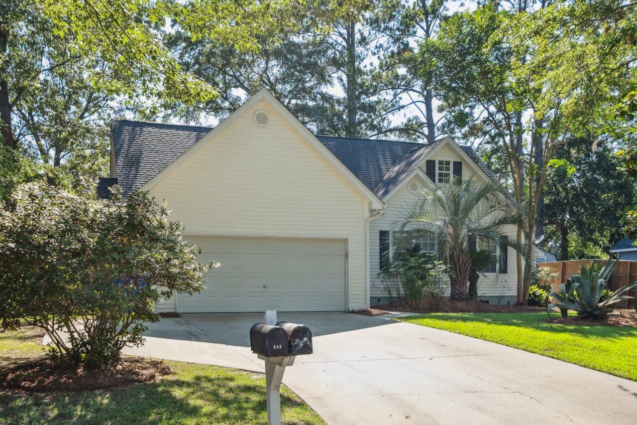 Property Photo:  642 Bridlewood Lane  SC 29464 