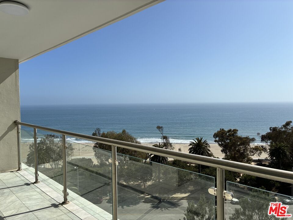 Property Photo:  201 Ocean Ave  CA 90402