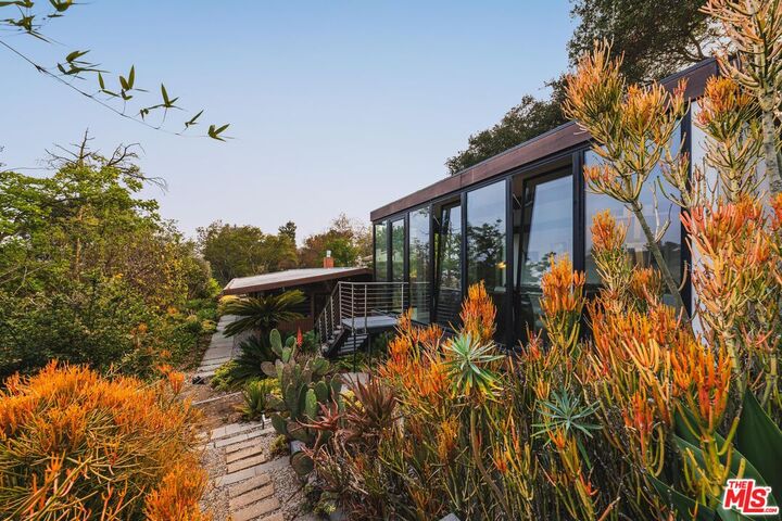 2718 Claray Dr  Los Angeles CA 90077 photo