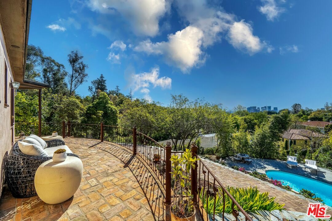 Property Photo:  1277 Leona Dr  CA 90210 
