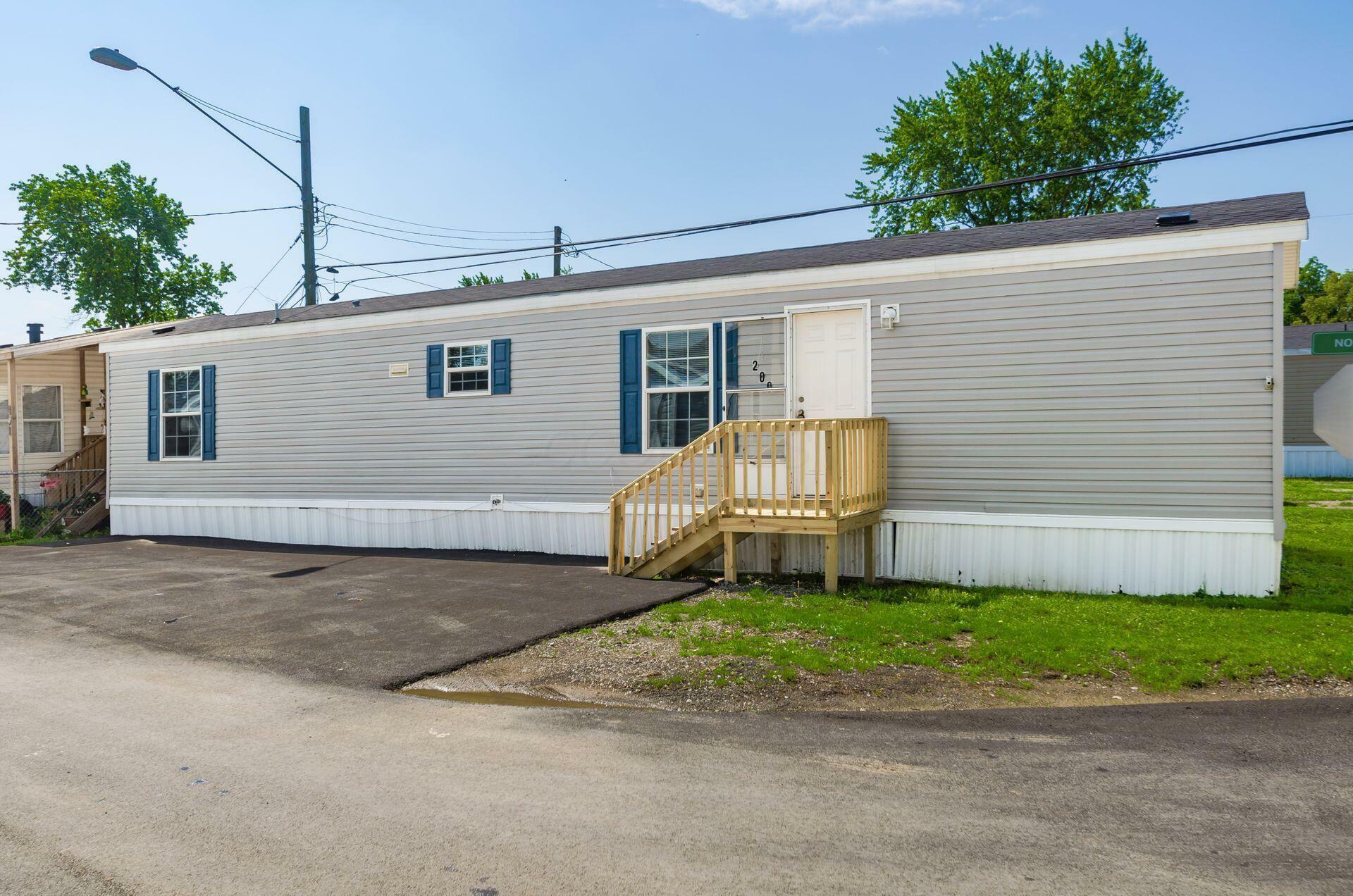 Property Photo: 755 Stelzer Road OH 43219
