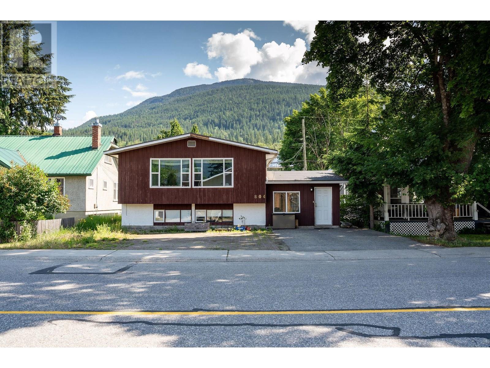 Property Photo: 804 Second Street West BC V0E 2S0
