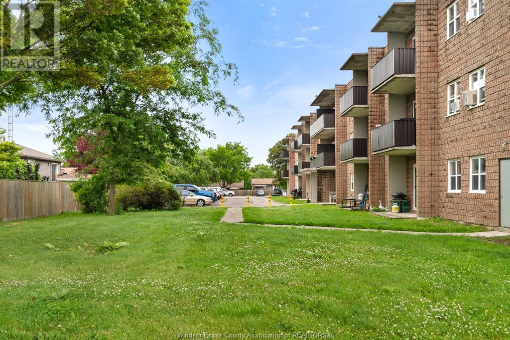 Property Photo: 276 Merritt Avenue #117 ON N7M 5T8