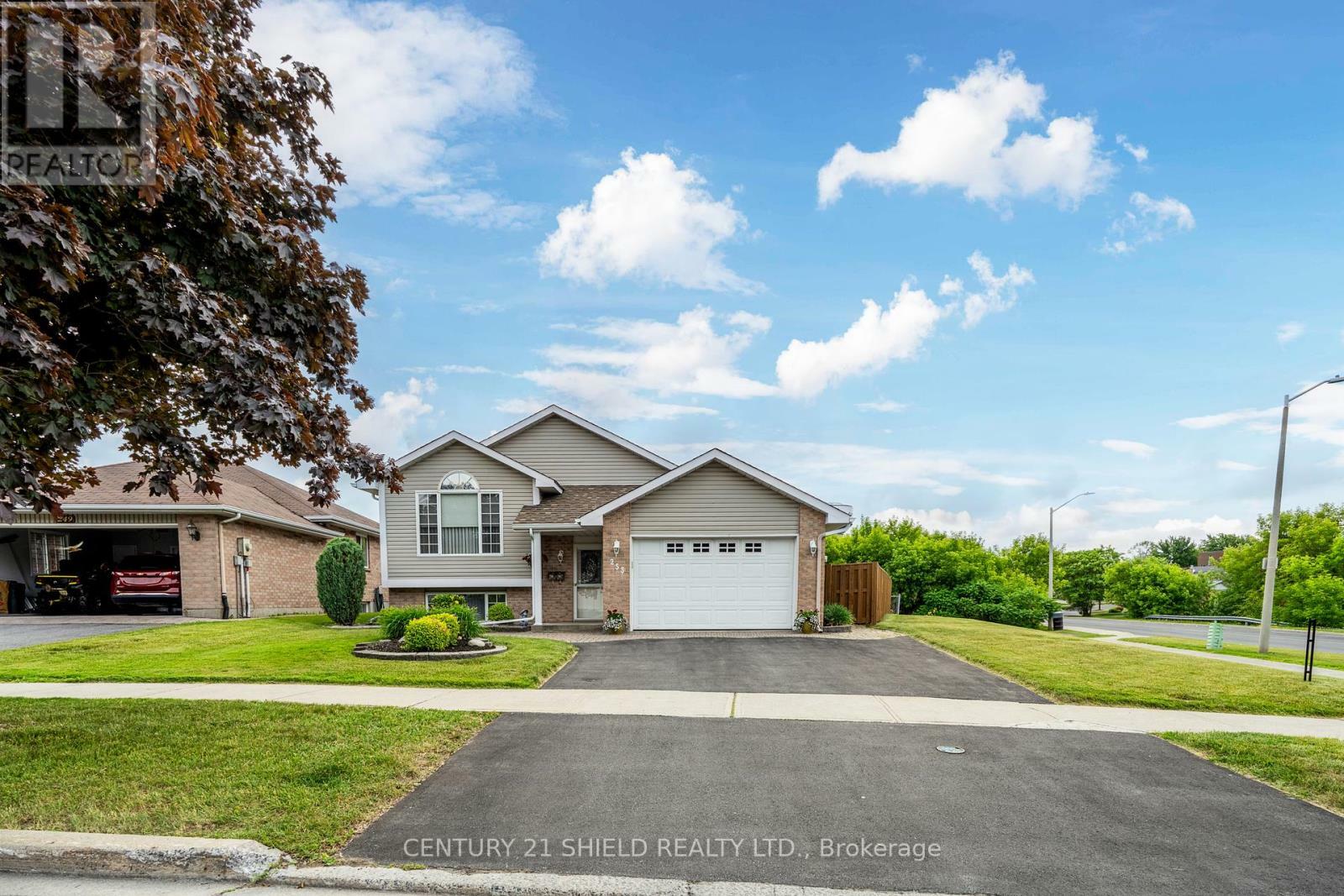 Photo de la propriété: 253 Northwoods Crescent ON K6H 7K3