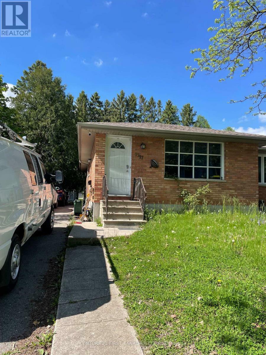 Property Photo: 1217 Victoria Drive East ON N5Y 4E3