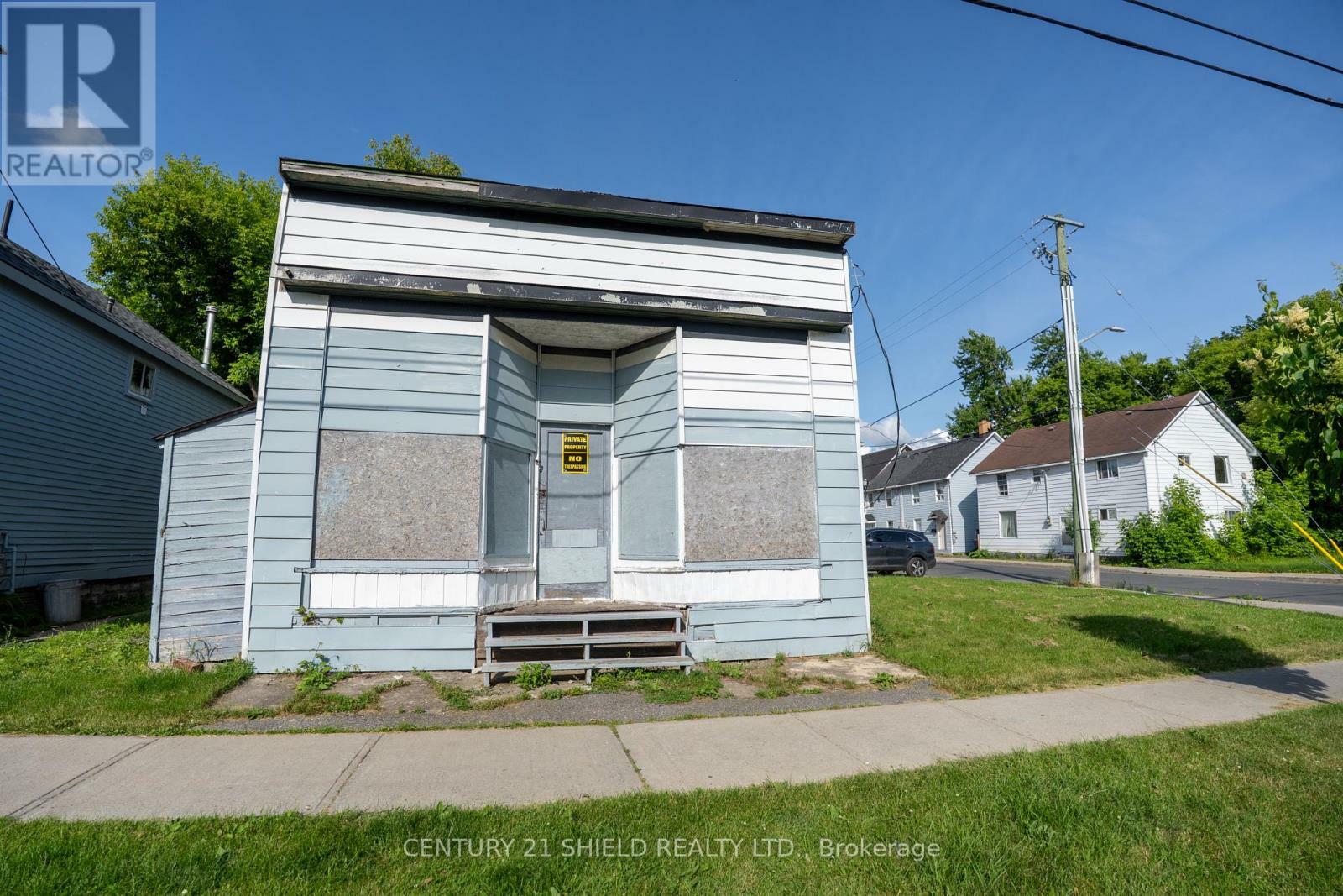 Property Photo: 42-46 Marlborough Street South ON K6H 3Z3