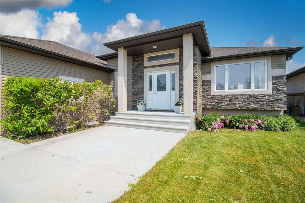 Property Photo: 26 Ellington Way MB R0A 0A2