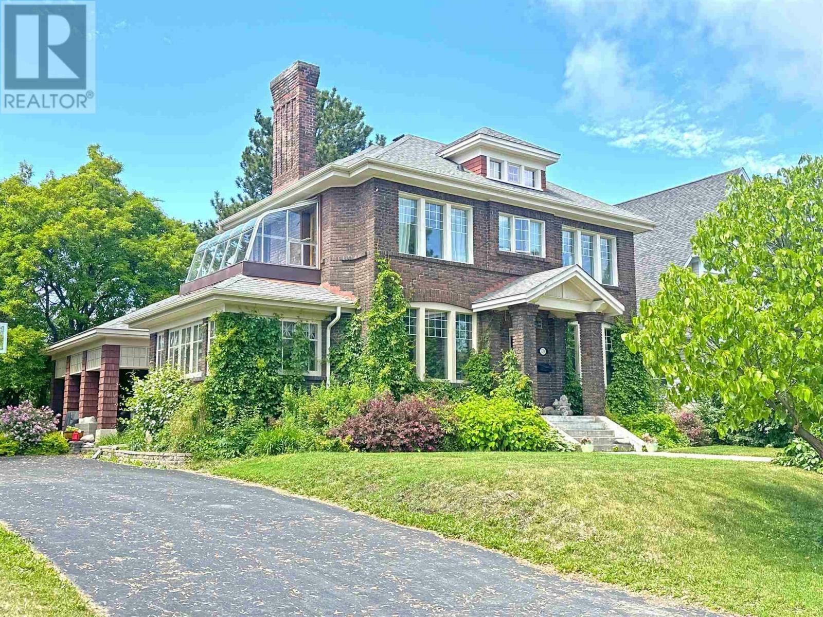 Photo de la propriété: 124 Summit Ave ON P7B 3P1