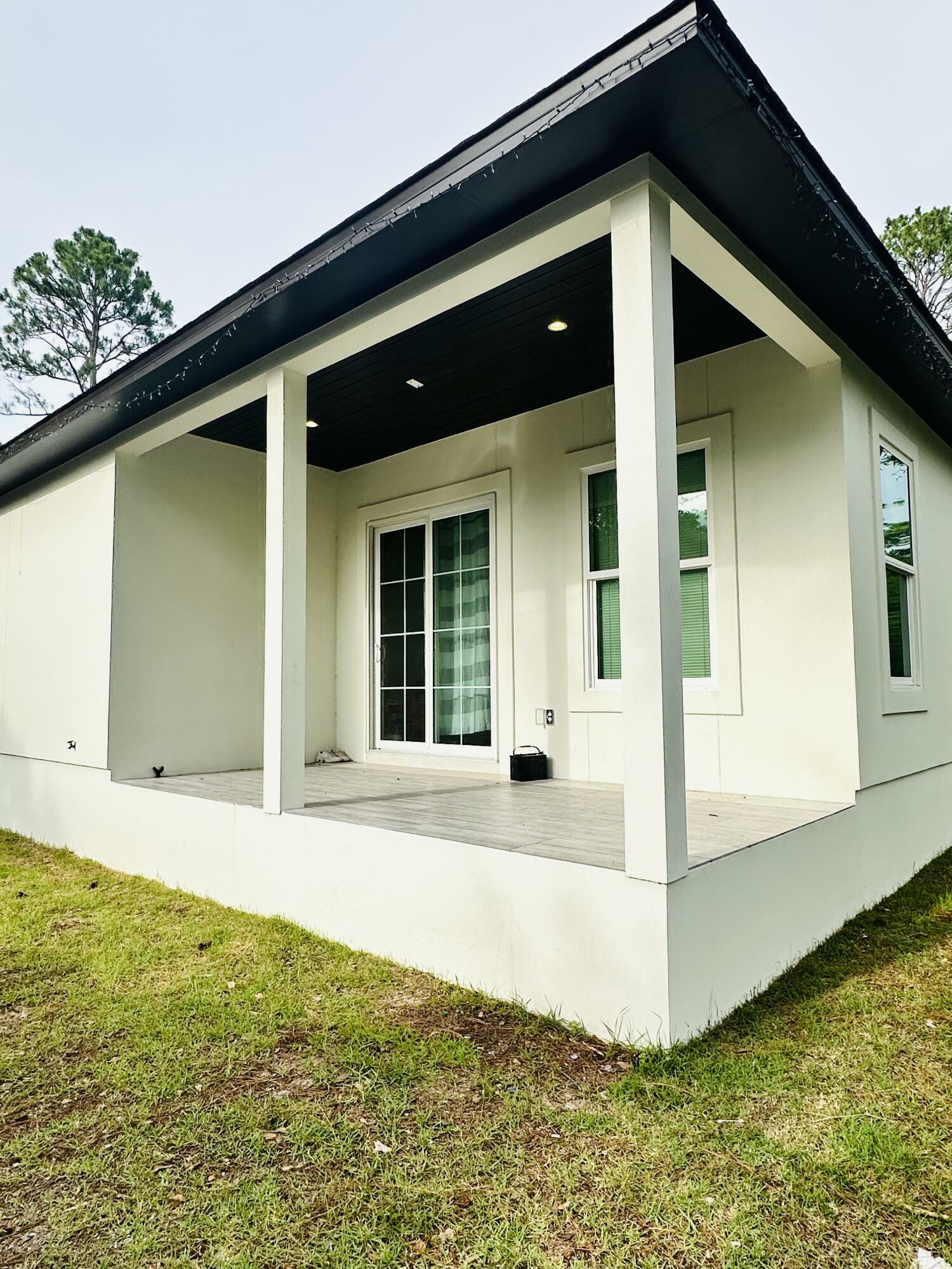 Property Photo: 213 Central 6th Street Street FL 32459