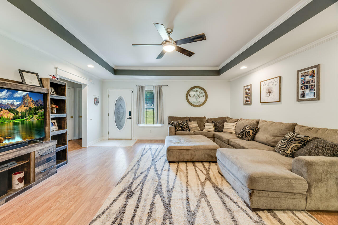 Property Photo: 5981 Creekside Circle FL 32536