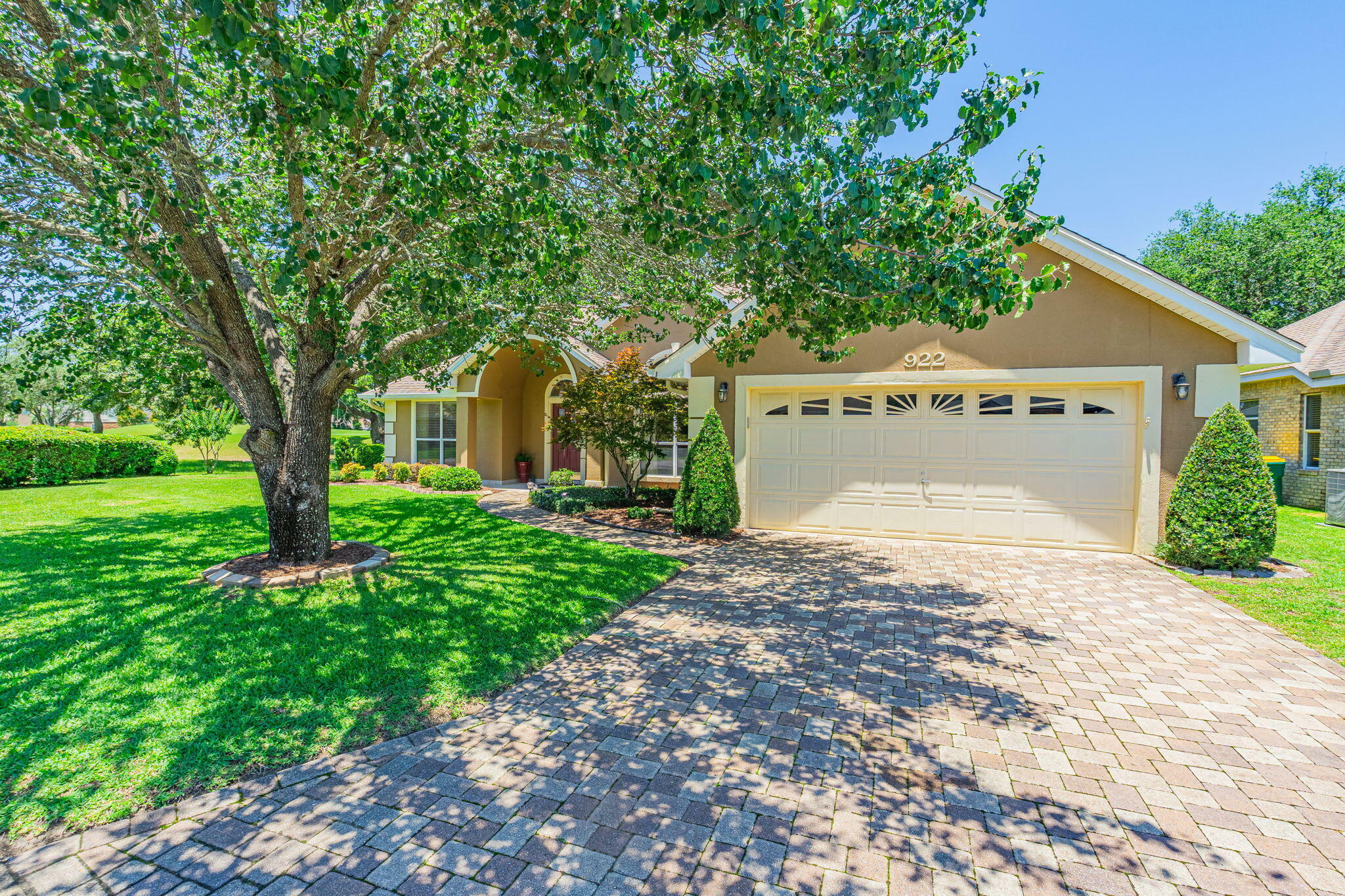 Property Photo: 922 Shalimar Pointe Drive FL 32579