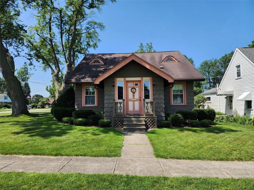 Property Photo: 940 Ardmore Avenue PA 16505