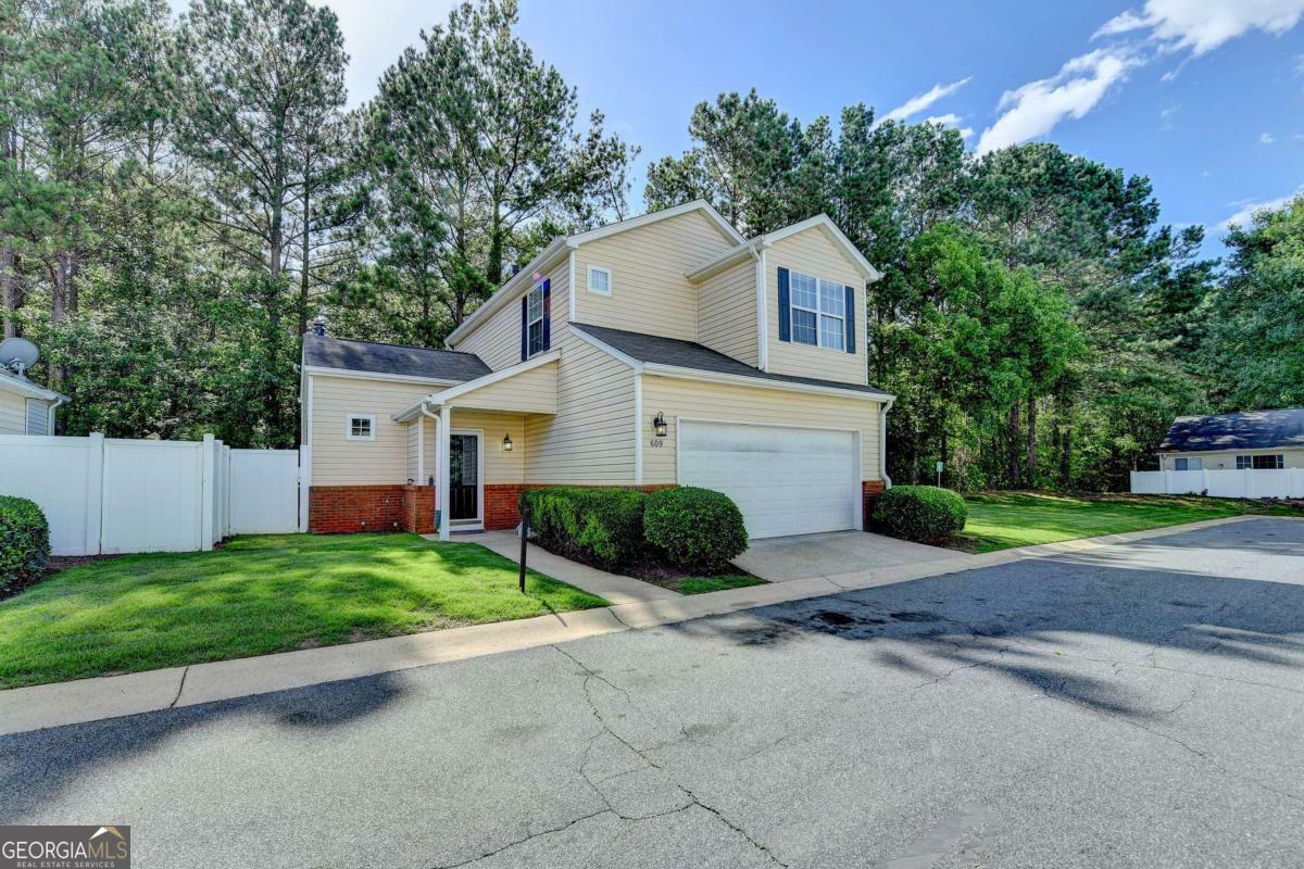 Property Photo: 609 Bedford Court GA 30188
