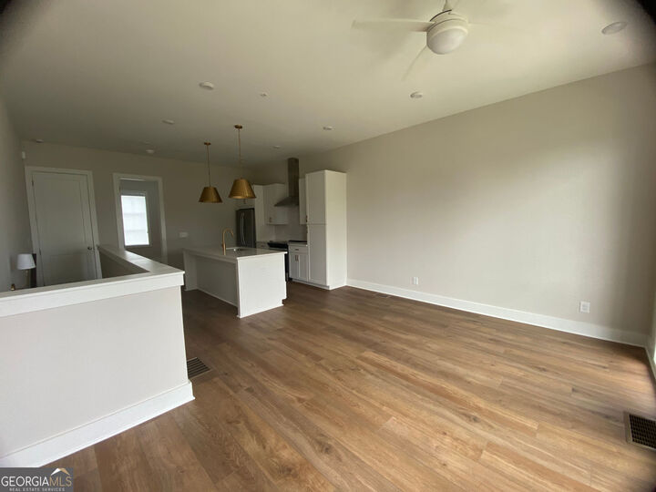 Property Photo:  1295 Longreen Terrace NW 9  GA 30318 
