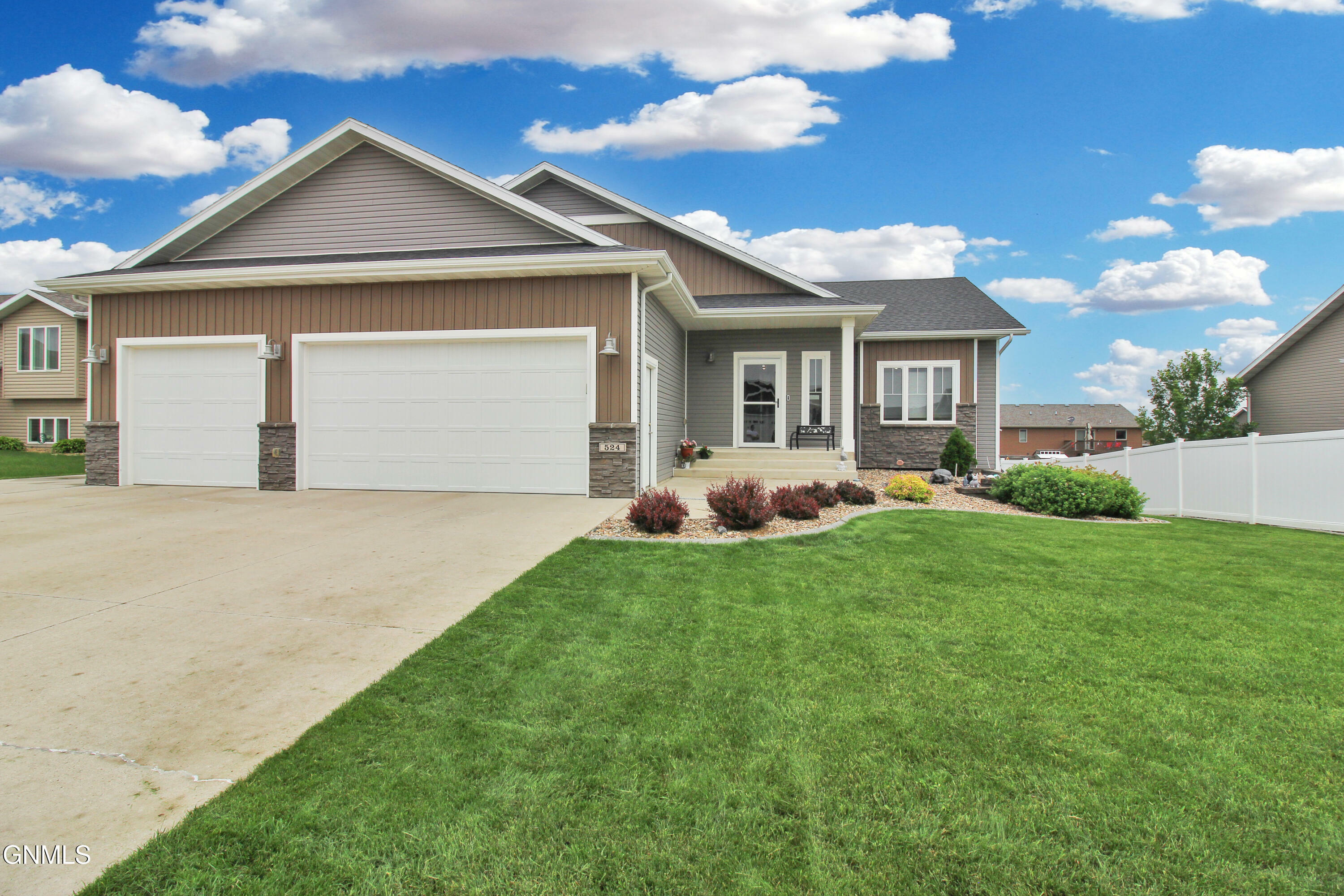 524 Quarry Lane  Bismarck ND 58503 photo