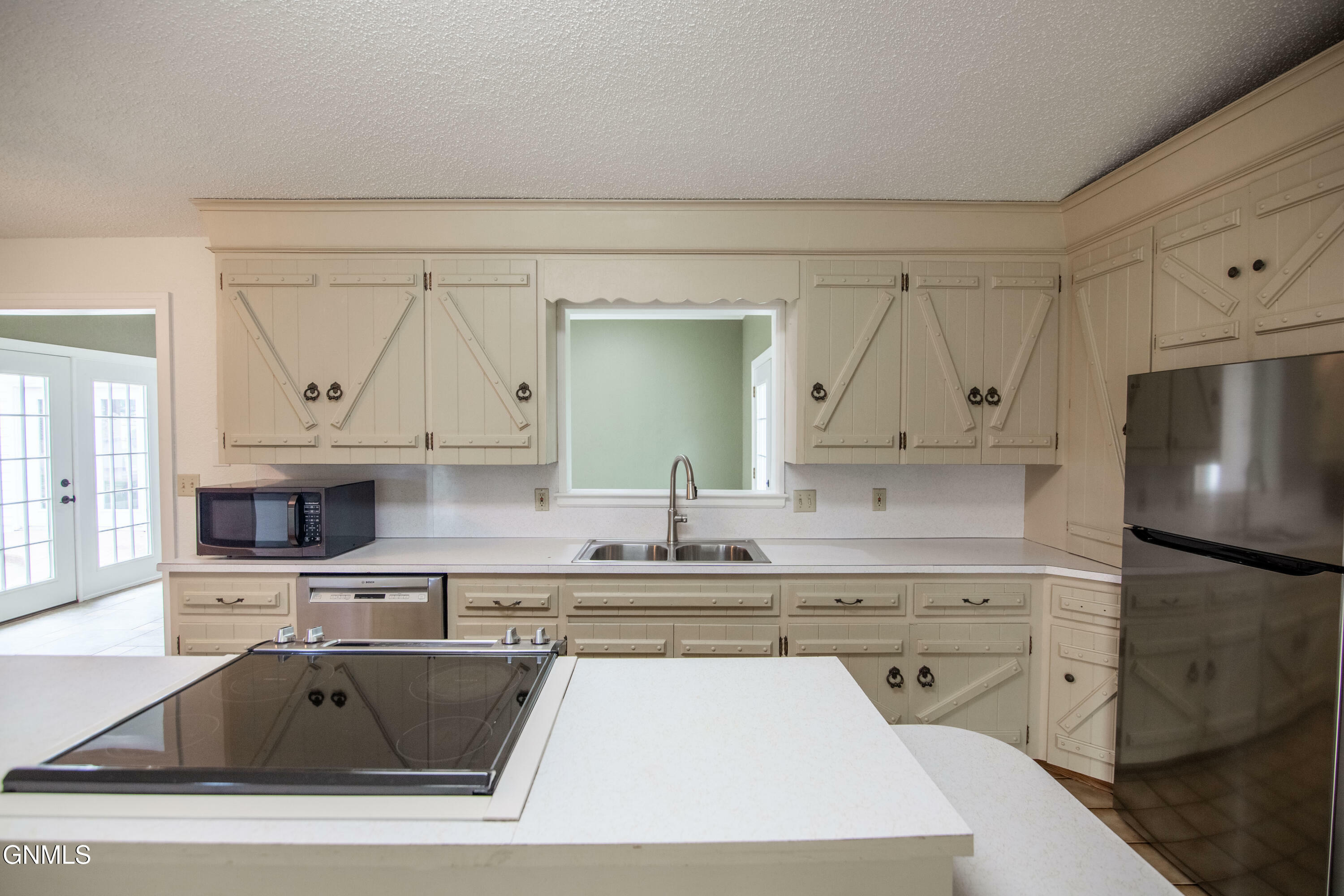 Property Photo:  516 Colt Avenue  ND 58503 