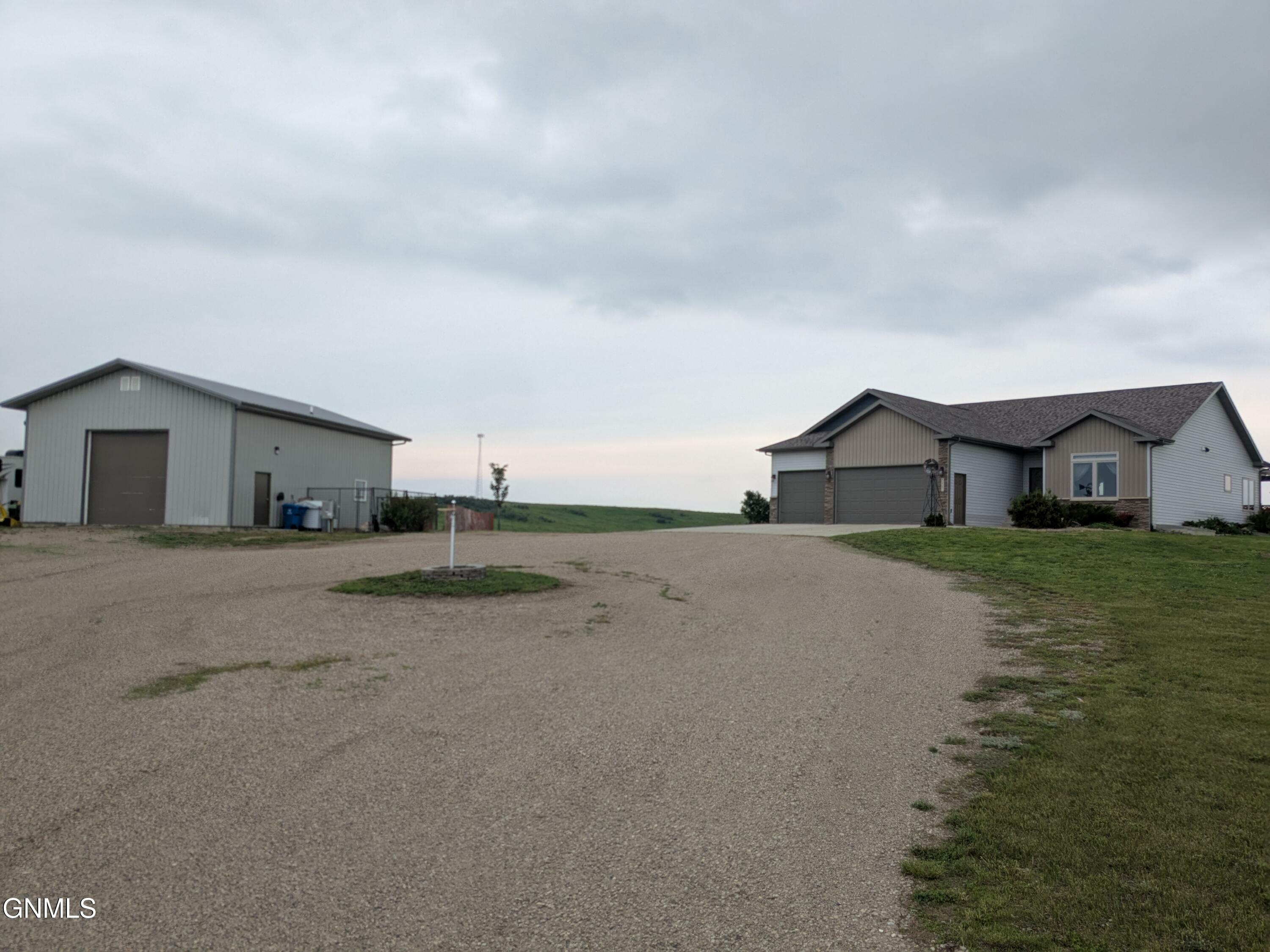 2467 Labrador Drive  Mandan ND 58554 photo