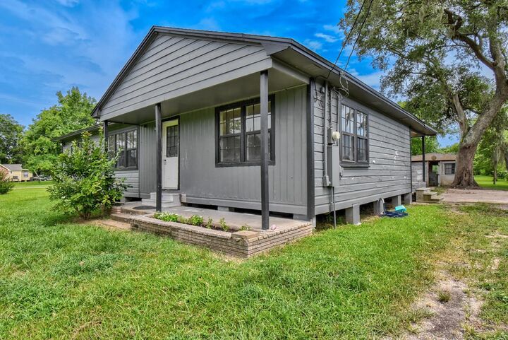 Property Photo:  6615 Live Oak Drive  TX 77541 