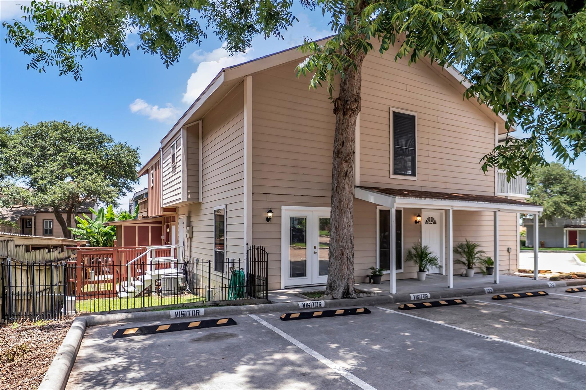 Property Photo: 132 April Point Drive N TX 77356