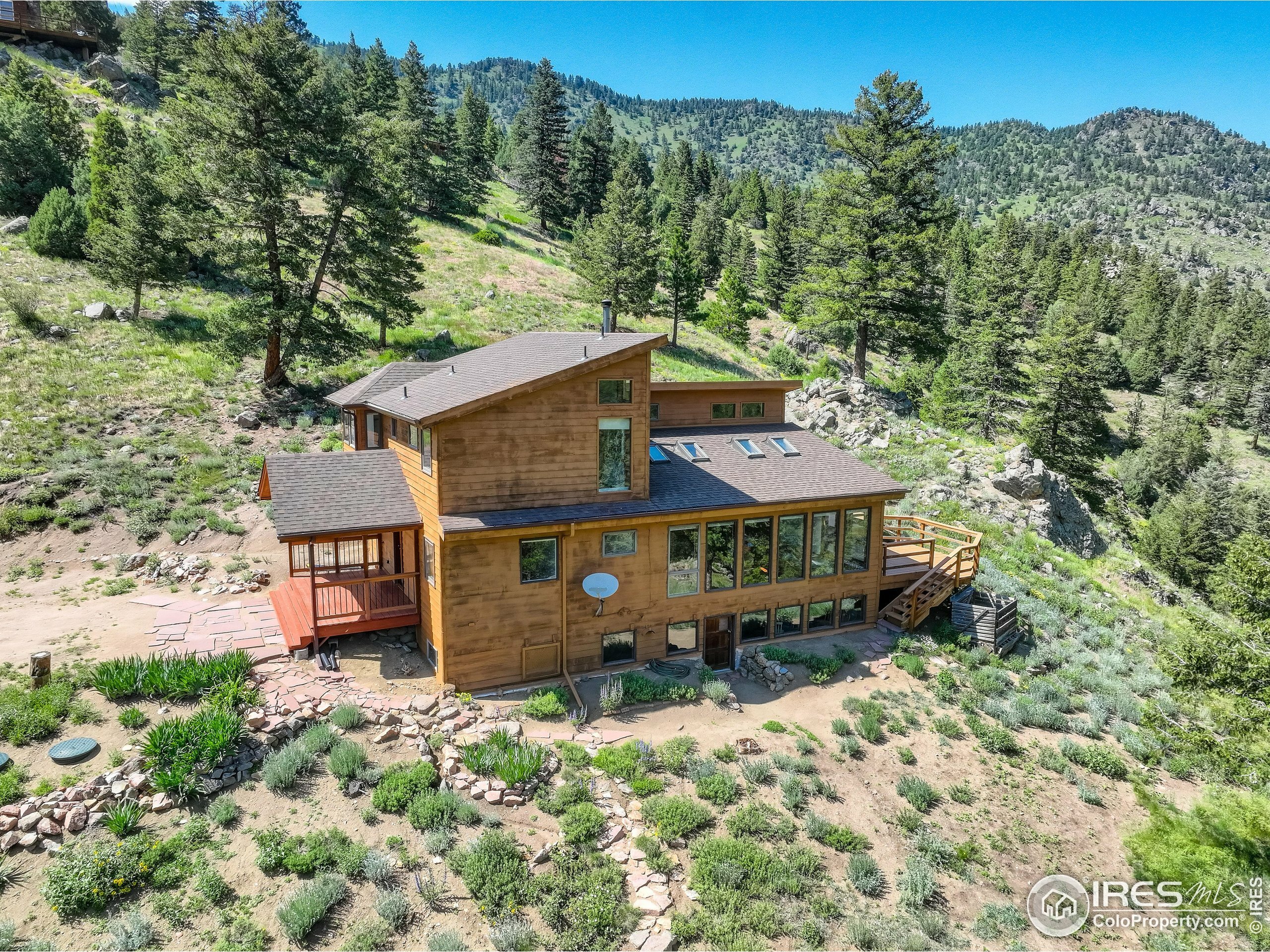 Property Photo: 192 Nugget Hill Rd CO 80455