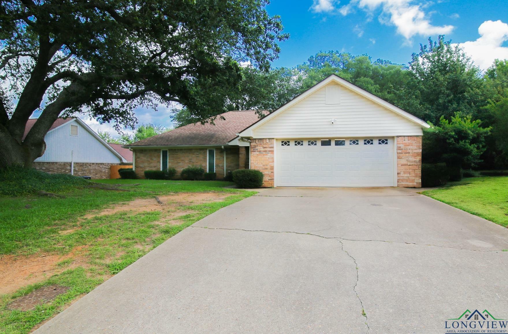 Property Photo: 1805 McCord St TX 75605