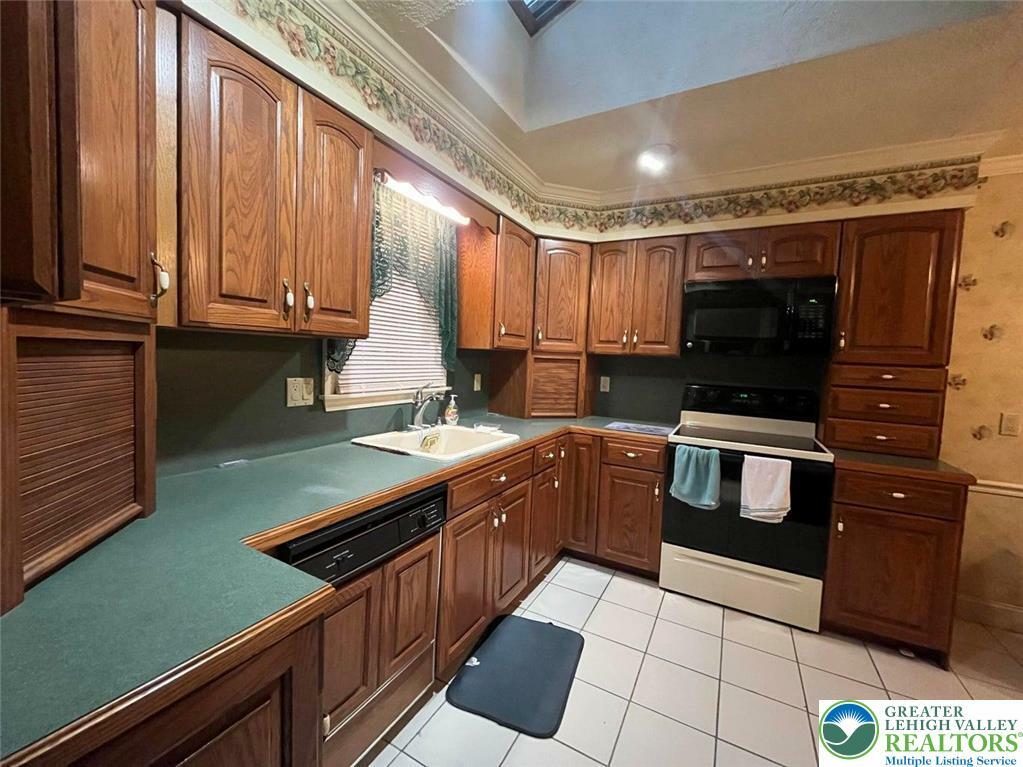 Property Photo: 122 Savage Trail PA 18301