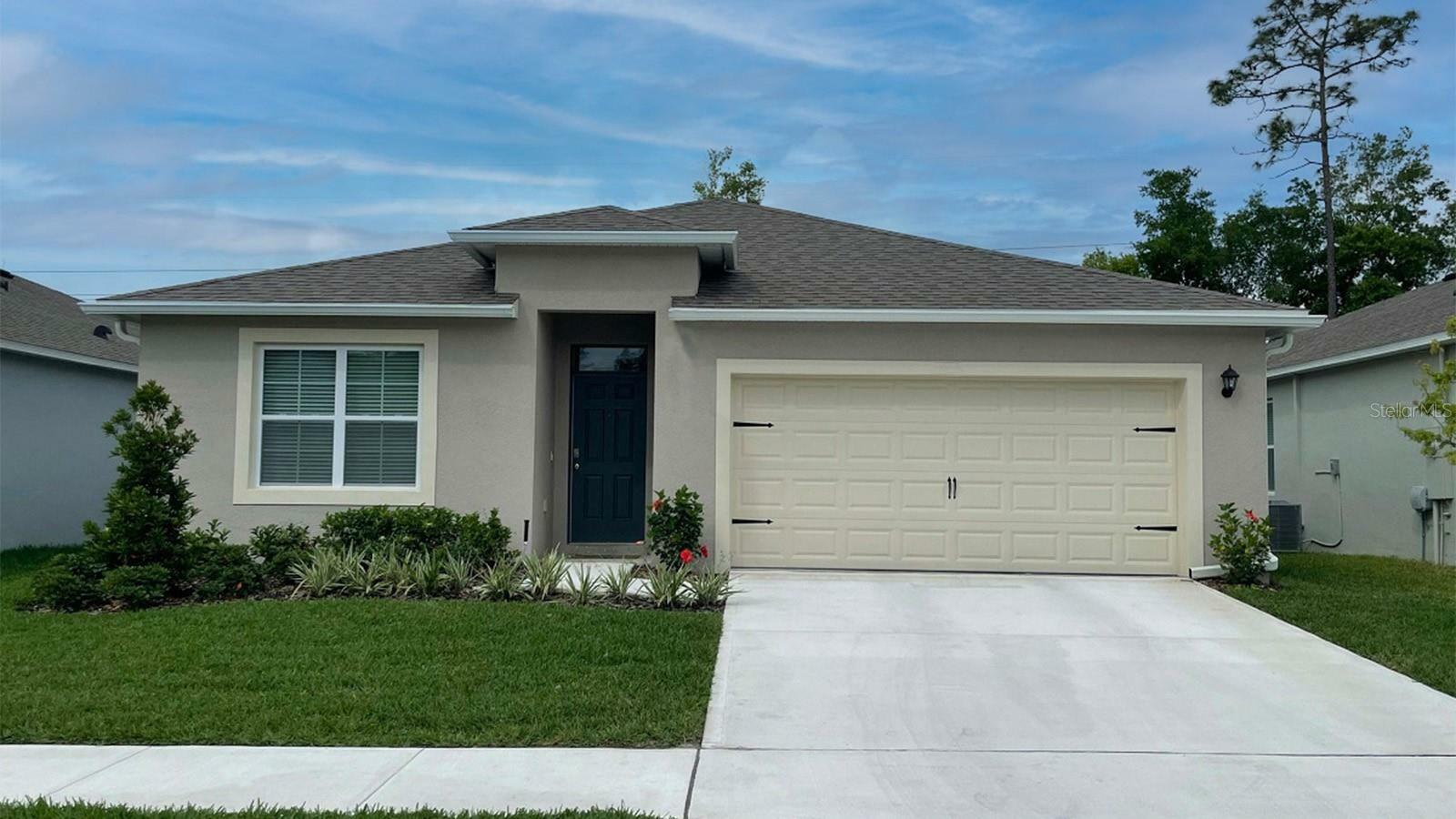 Property Photo: 3711 Bluethread Way FL 34759