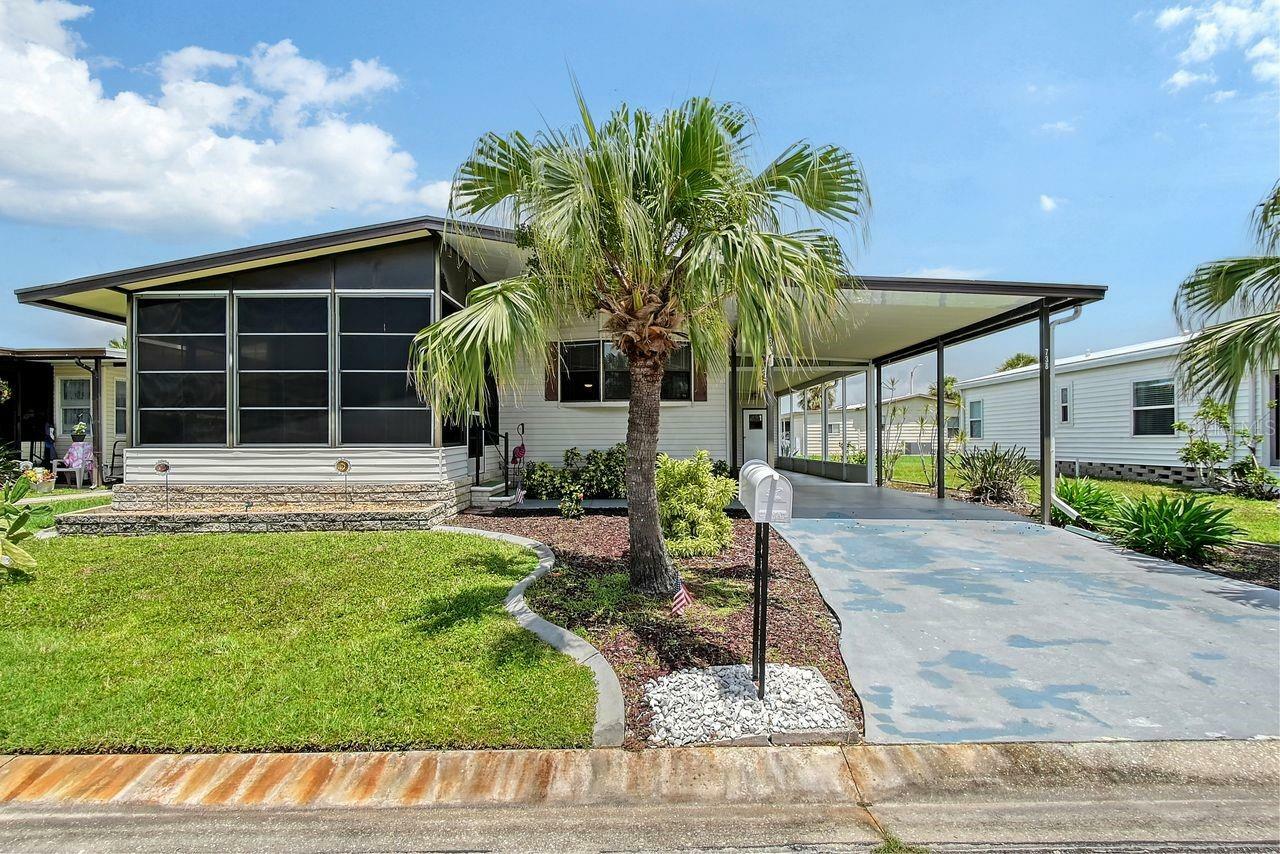 Property Photo: 738 Riverview Circle FL 34287