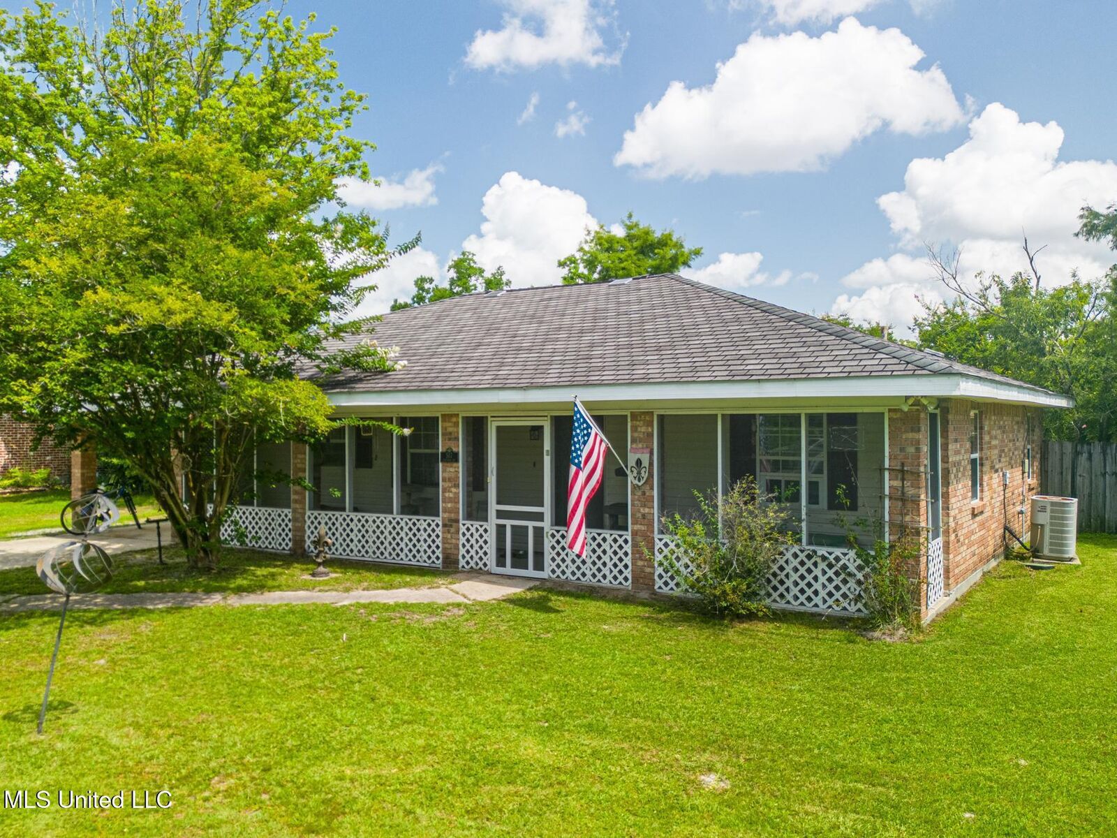 Property Photo:  517 Victoria Street  MS 39520 