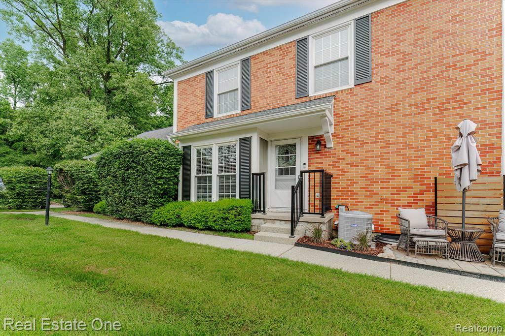 Property Photo: 1106 Kings Cove Drive 355 MI 48306