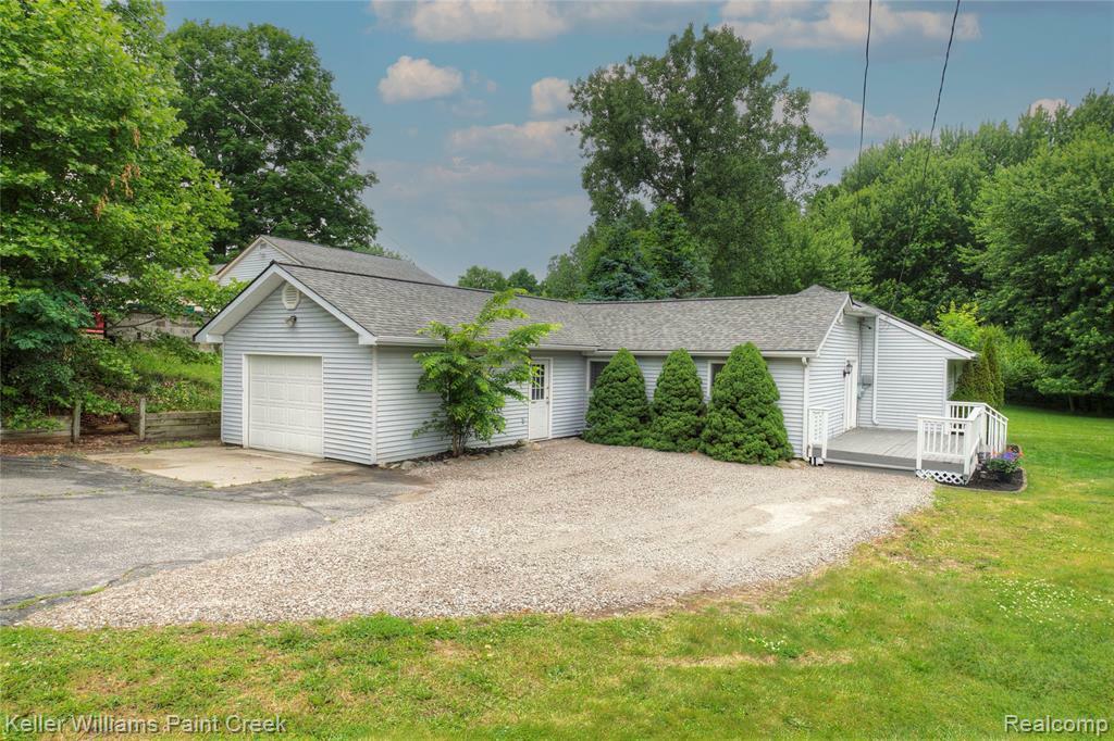 1320 W Drahner Road  Oxford MI 48371 4818 photo