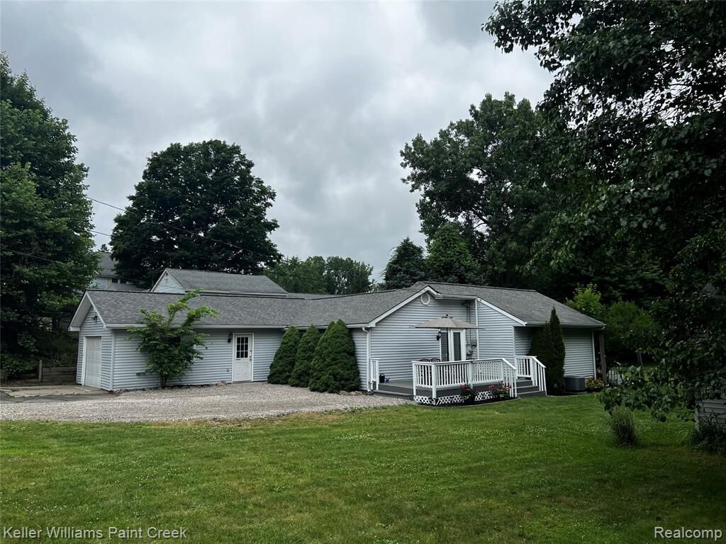 Property Photo:  1320 W Drahner Road  MI 48371 4818 