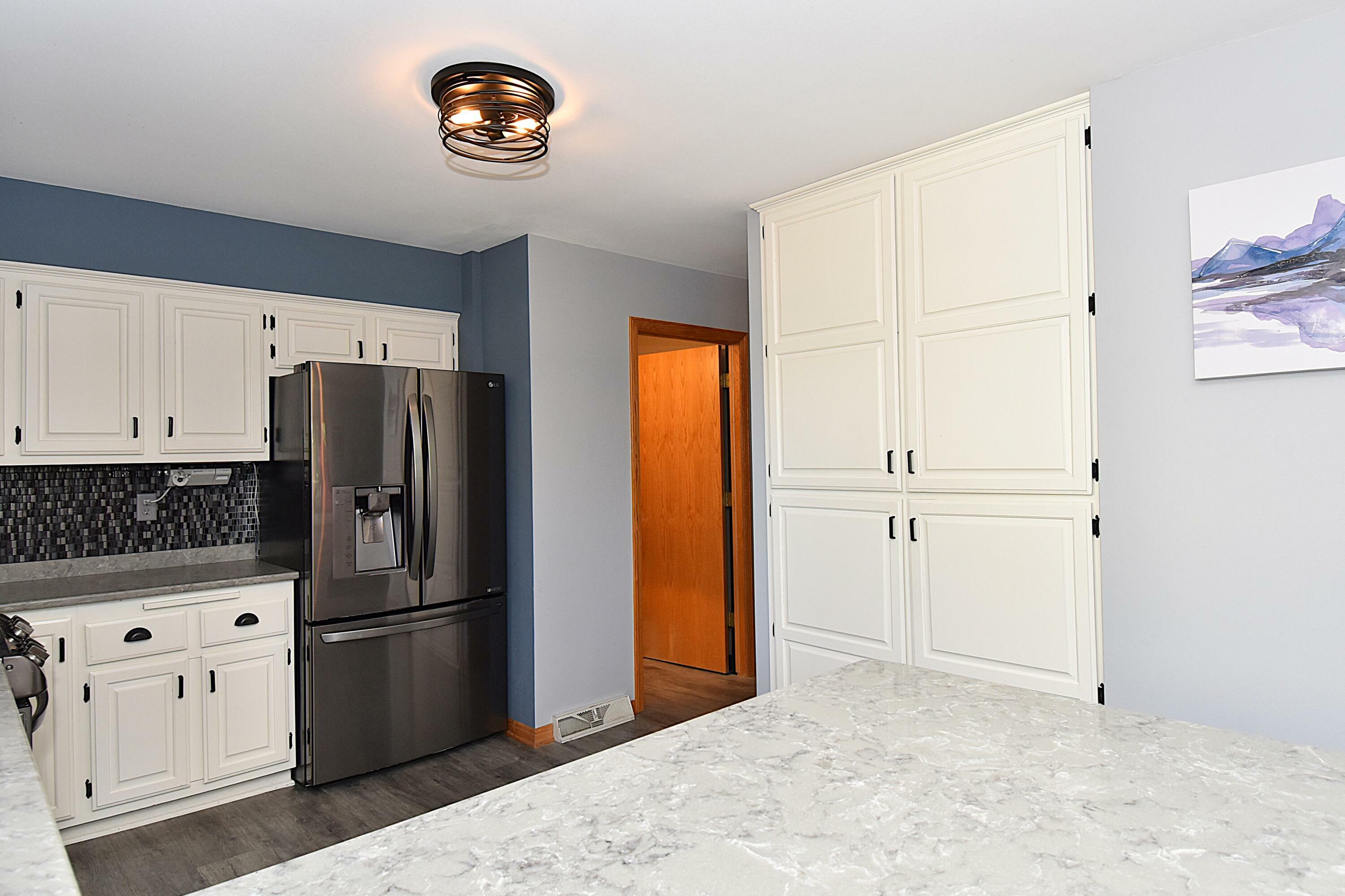 Property Photo: 1232 Sunnyridge Rd WI 53072