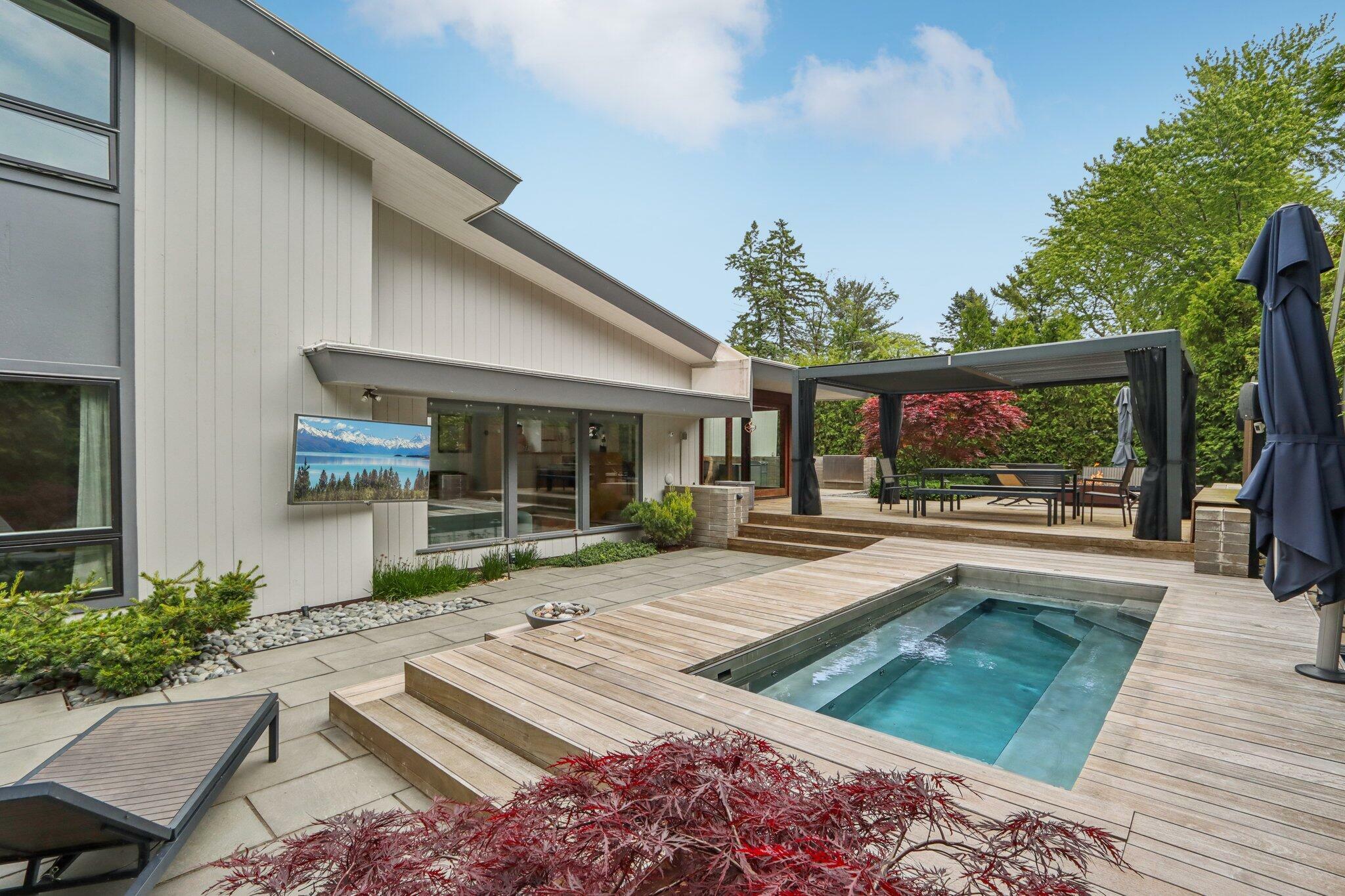 Property Photo:  6012 N Lake Dr  WI 53217 