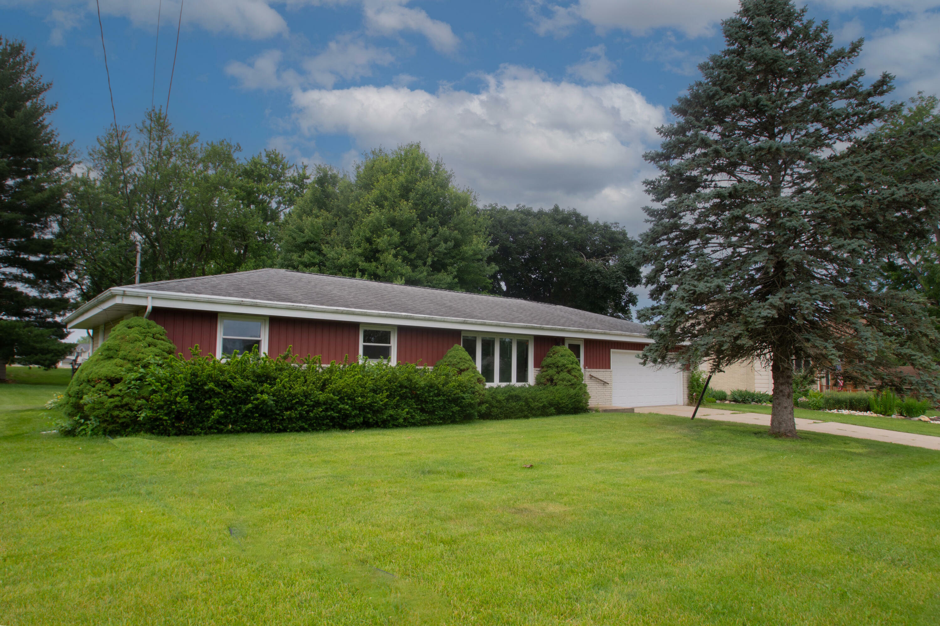 Property Photo:  1218 Allermann Dr  WI 53094 