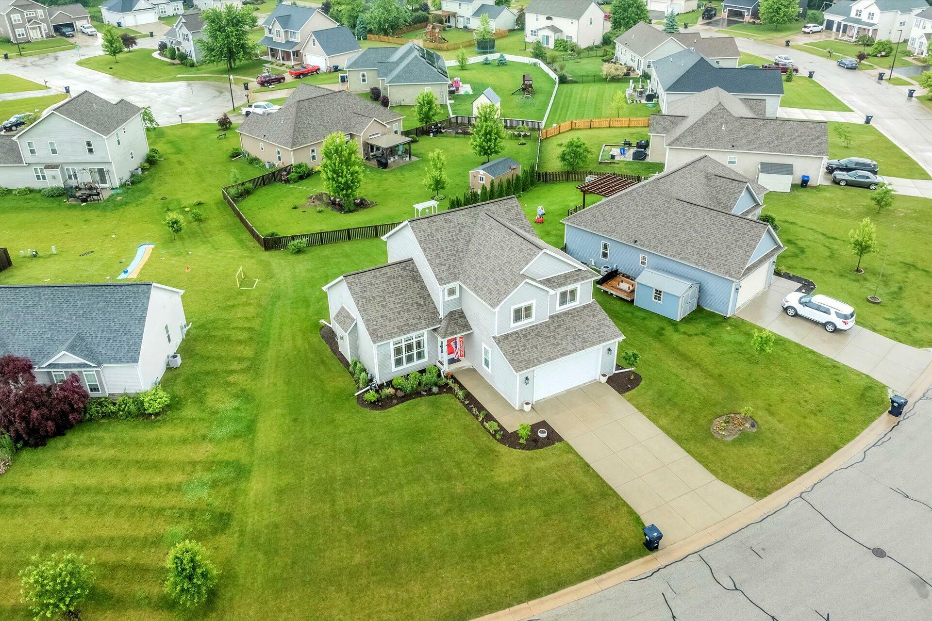 Property Photo: 129 N Wild Flower Ln WI 53121