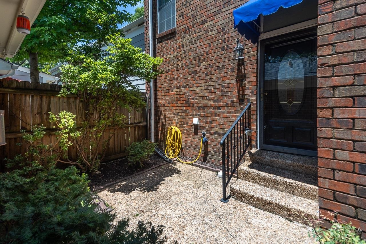 Property Photo: 6942 Amberly Rd 6942 TN 38119