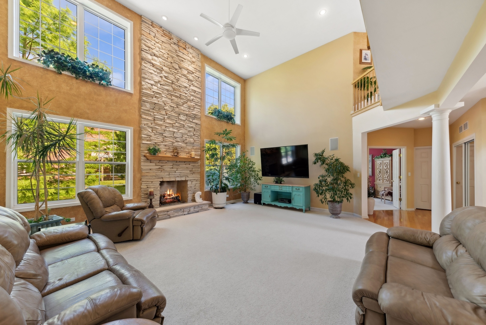 Property Photo:  484 W Haleys Hill Court  IL 60074 