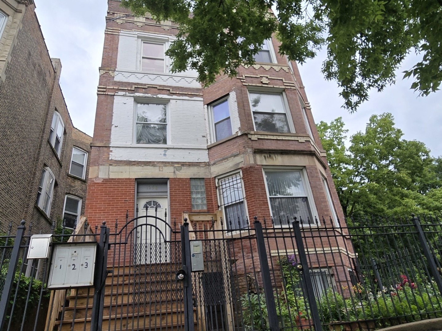Property Photo: 1258 N Kedzie Avenue 2 IL 60651