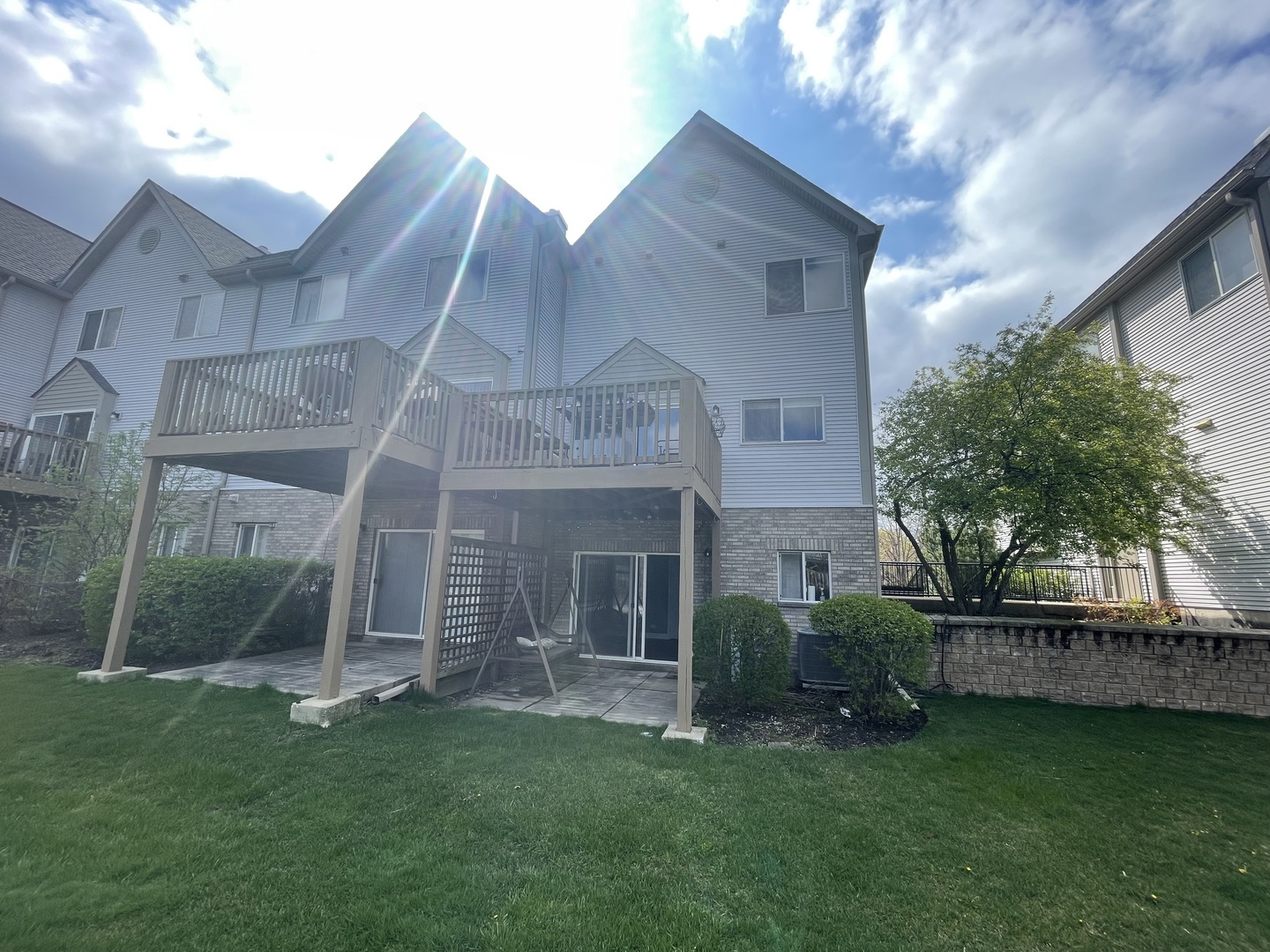 Property Photo: 621 Diamond Pointe Drive IL 60060