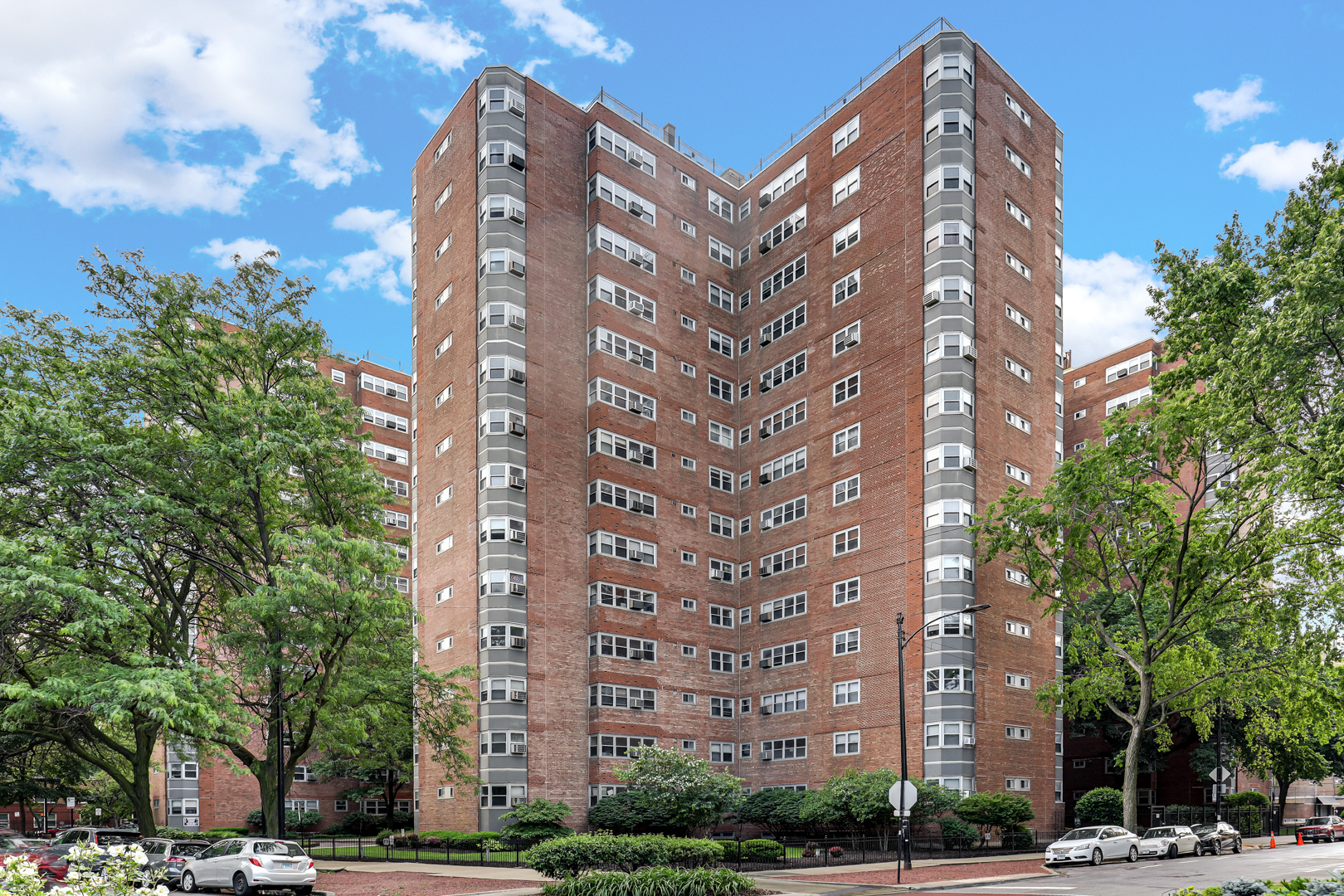 Property Photo:  4970 N Marine Drive 822  IL 60640 
