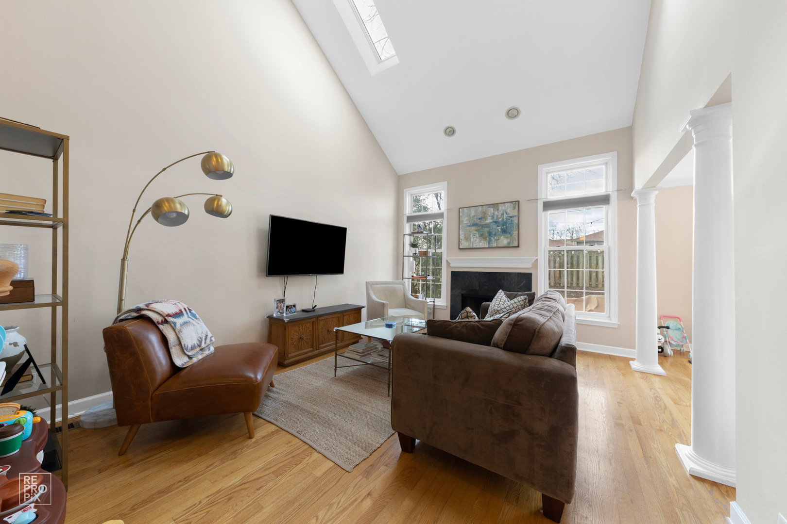 Property Photo:  536 W Evergreen Street  IL 60187 