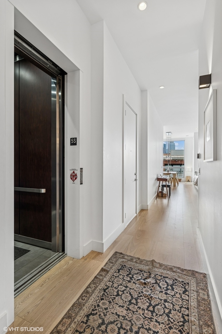 Property Photo: 134 S Aberdeen Avenue 5S IL 60607