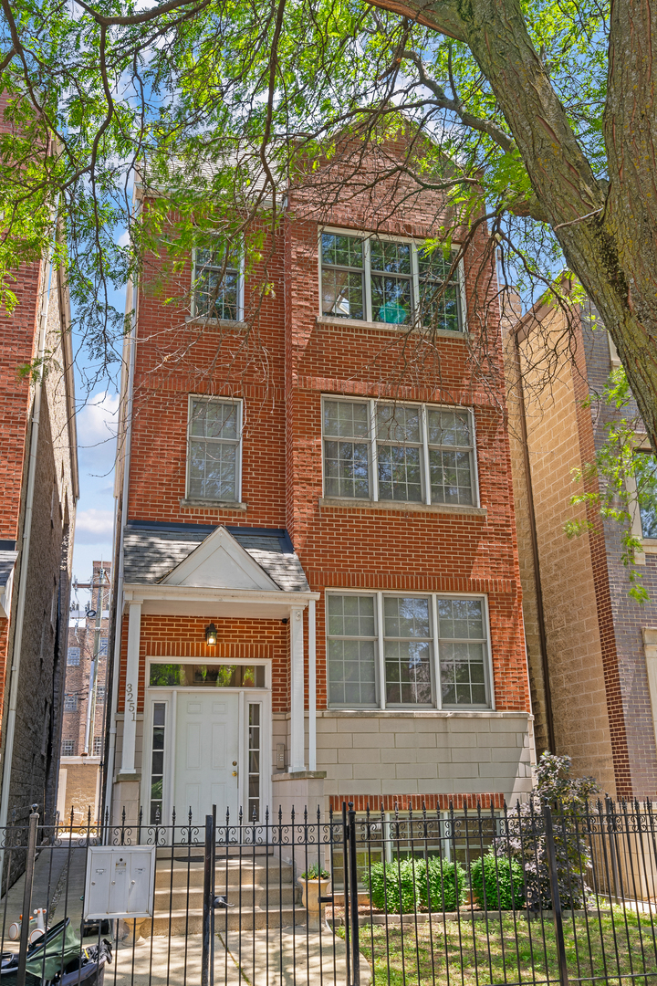 Property Photo: 3251 N Racine Avenue 3 IL 60657