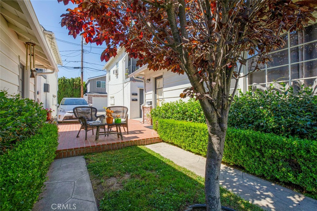 Property Photo: 4147 1/2 Warner Boulevard CA 91505