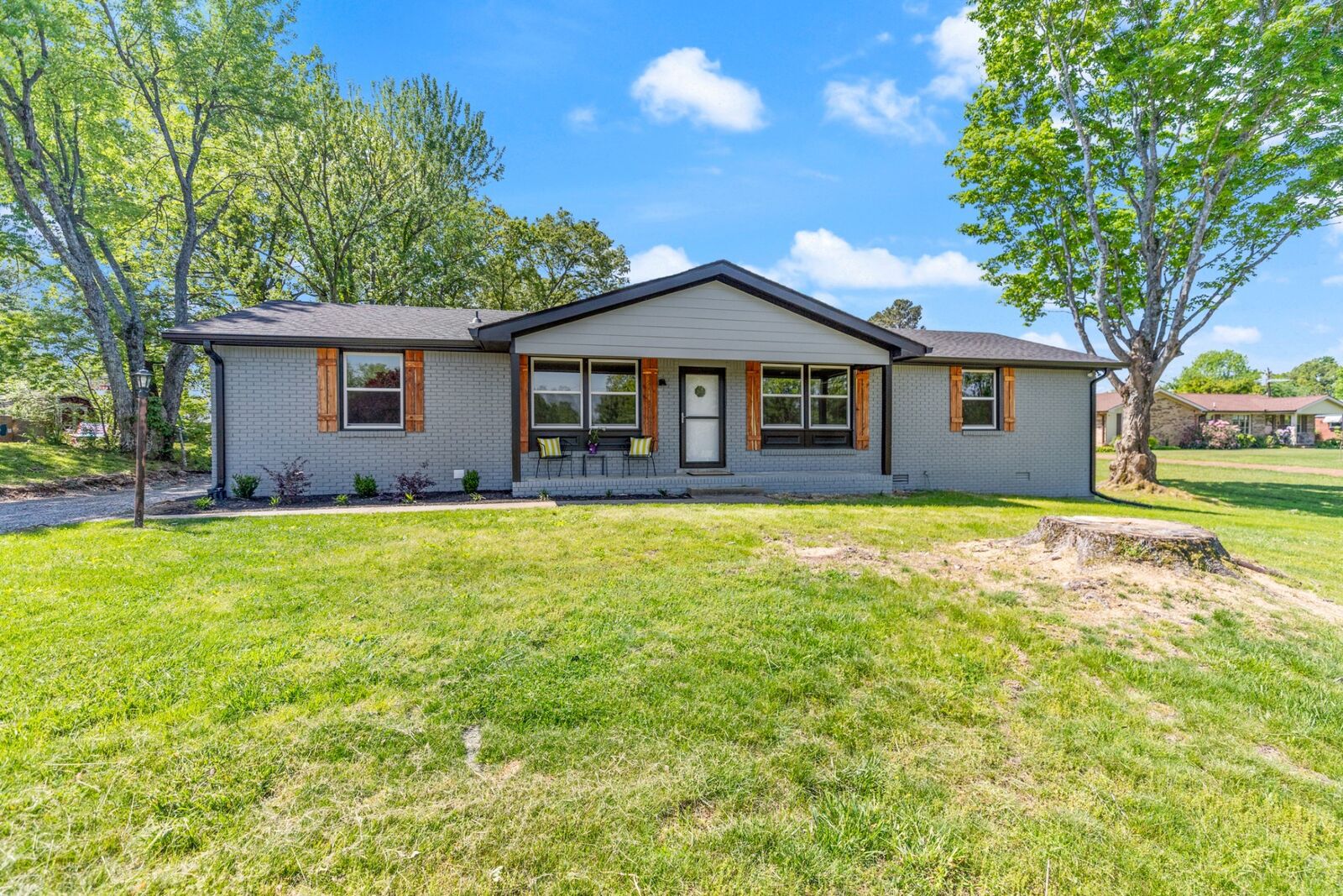 Property Photo: 100 Eleazer Dr TN 37055