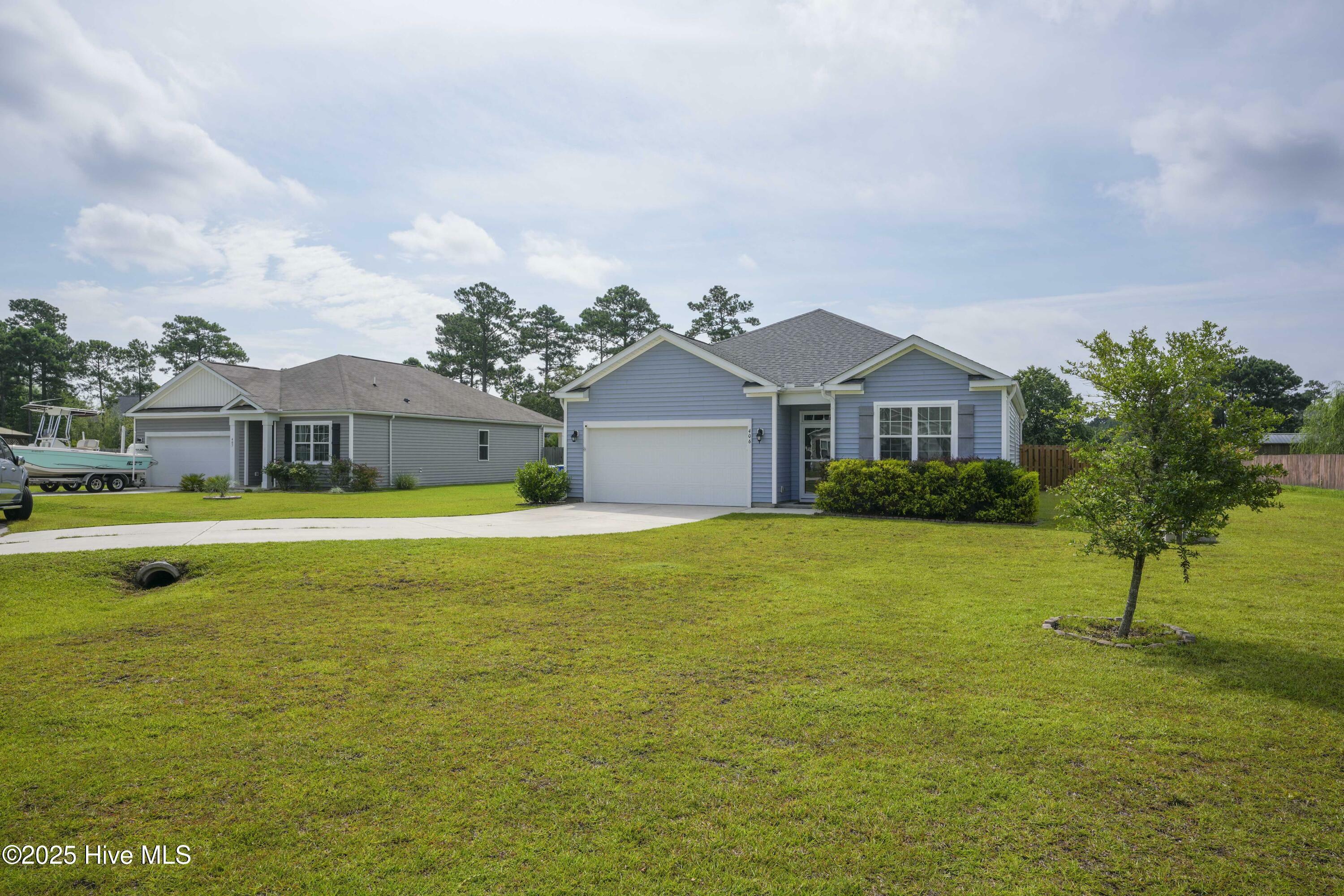 Property Photo: 406 Saxby Way NC 28445